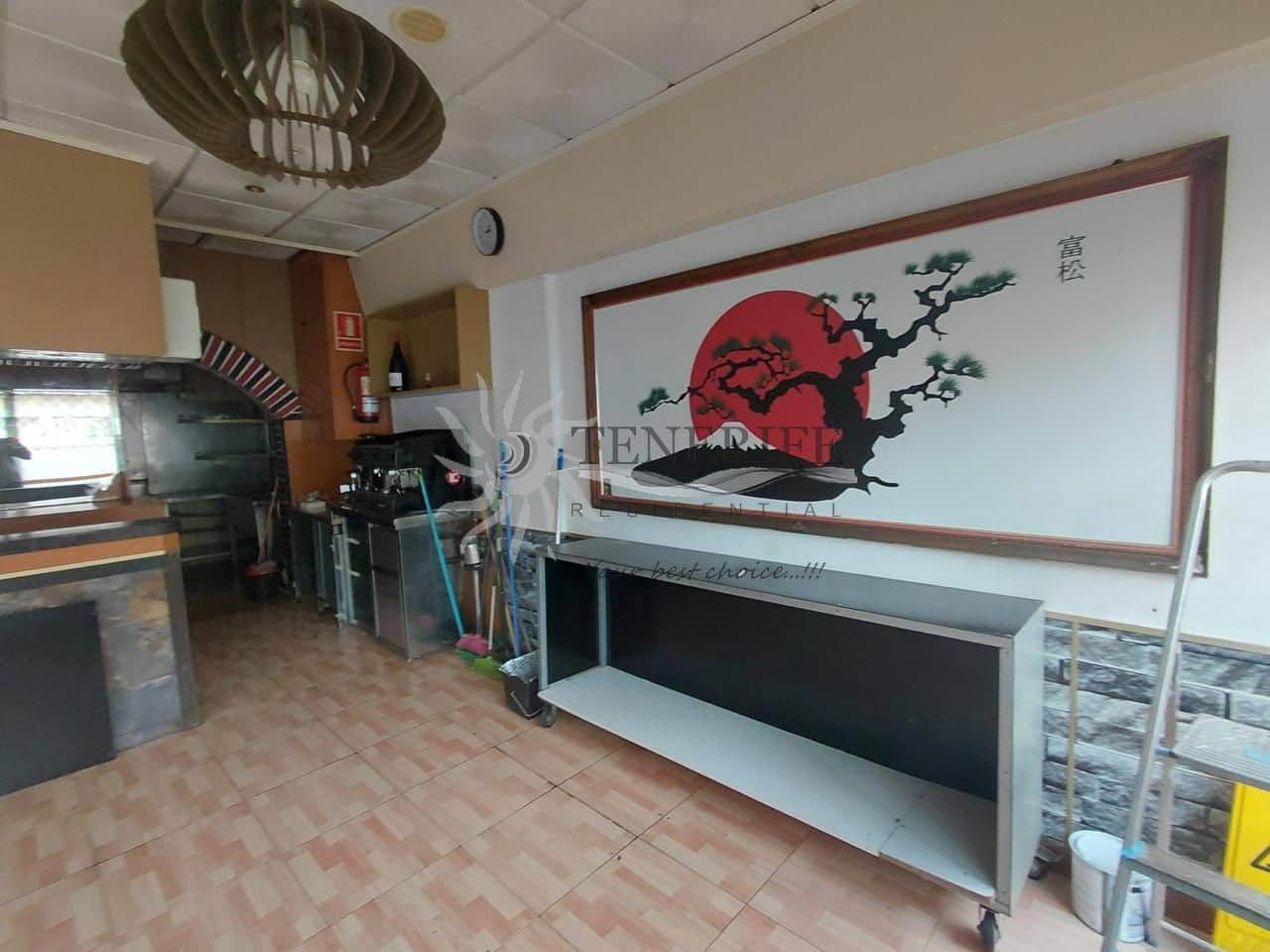 Commercieel te koop in Arona - € 400.000 (Ref: 9459379)