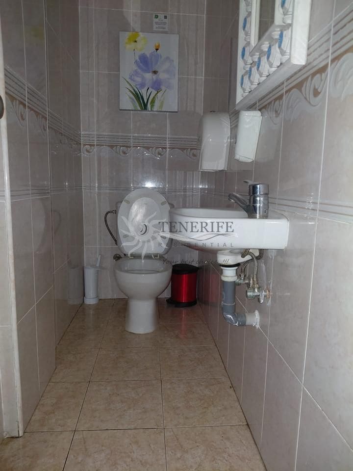 Commercieel te koop in Arona - € 400.000 (Ref: 9459379)