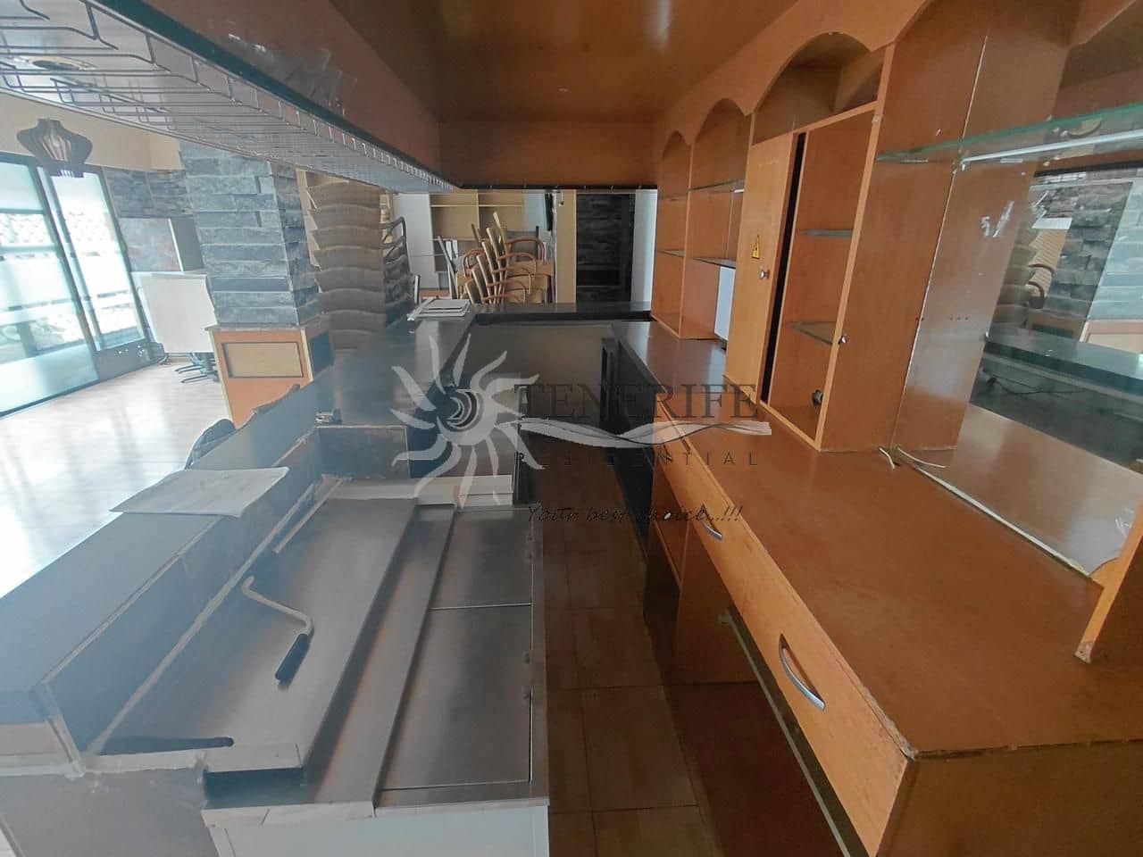 Commercieel te koop in Arona - € 400.000 (Ref: 9459379)