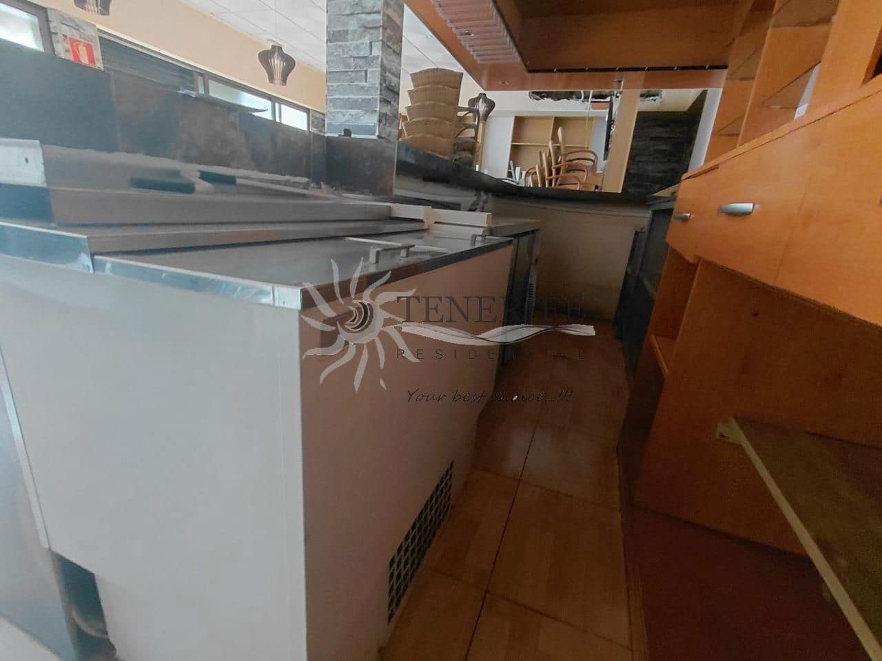 Commercieel te koop in Arona - € 400.000 (Ref: 9459379)