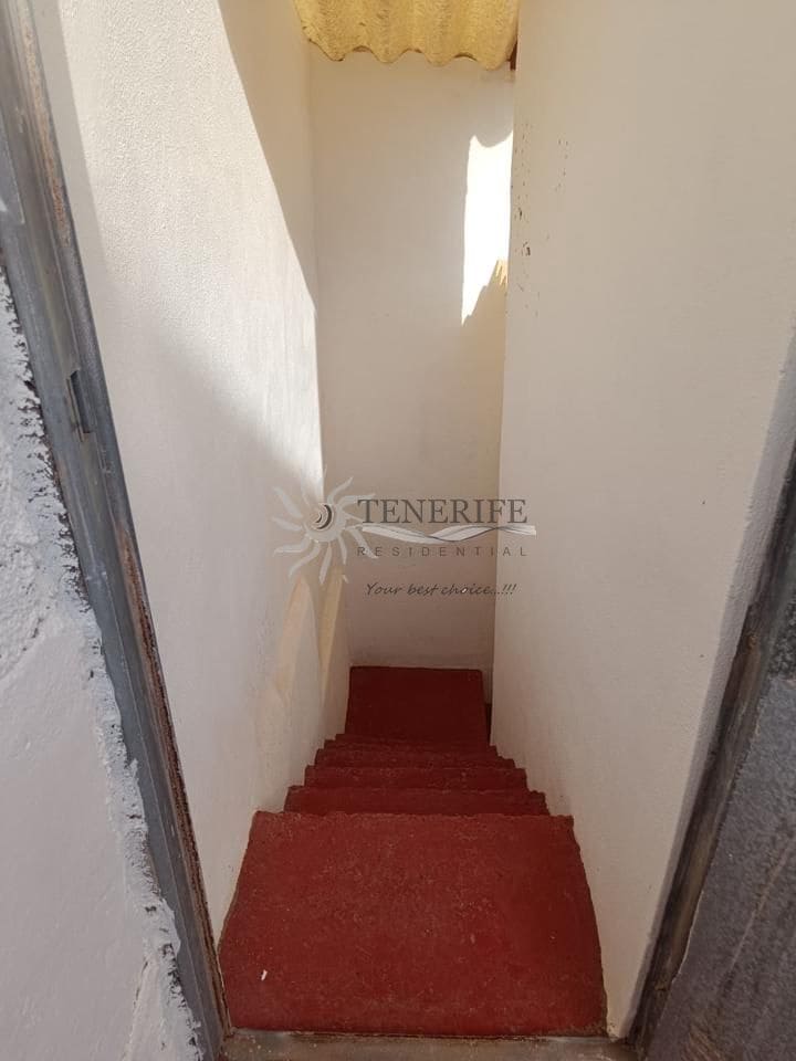 6 bedroom Villa for sale in Alcala - € 355,000 (Ref: 9459380)