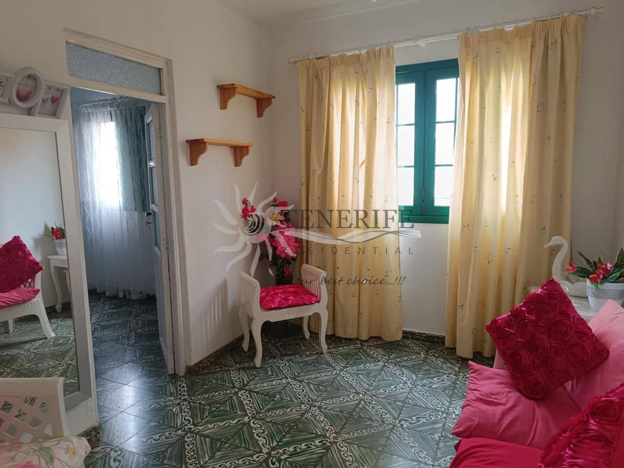 6 bedroom Villa for sale in Alcala - € 355,000 (Ref: 9459380)