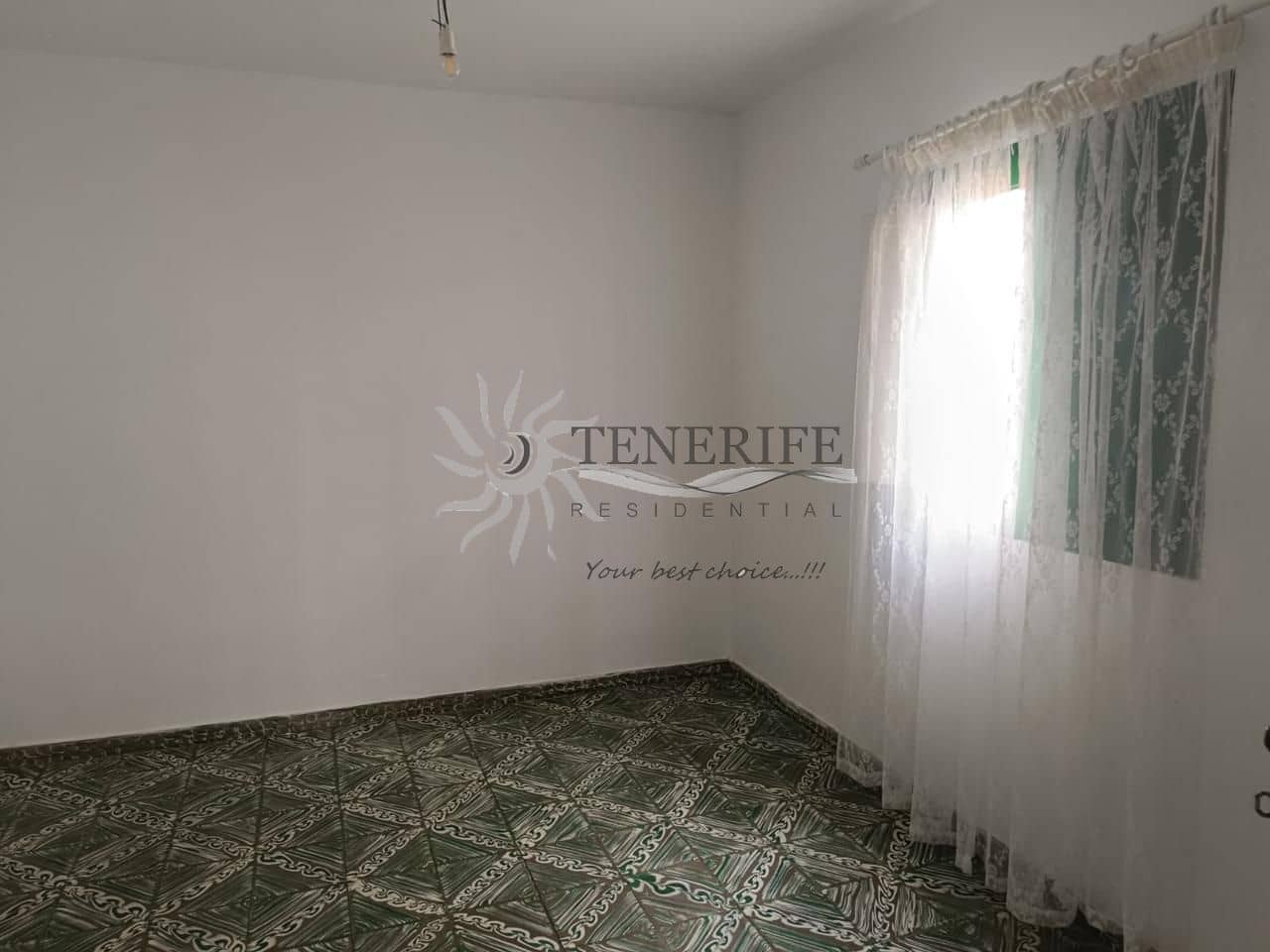 6 bedroom Villa for sale in Alcala - € 355,000 (Ref: 9459380)