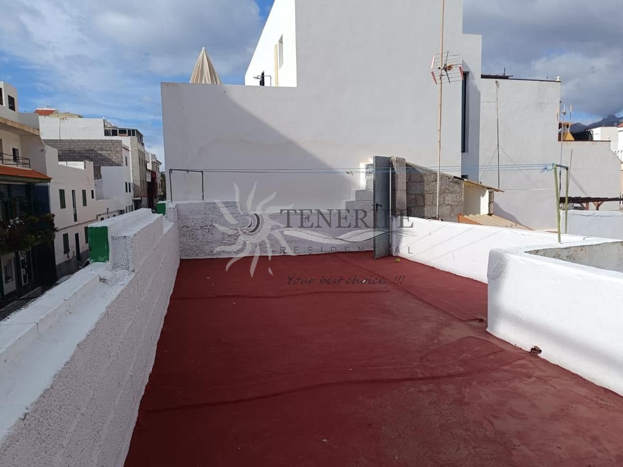 6 bedroom Villa for sale in Alcala - € 355,000 (Ref: 9459380)