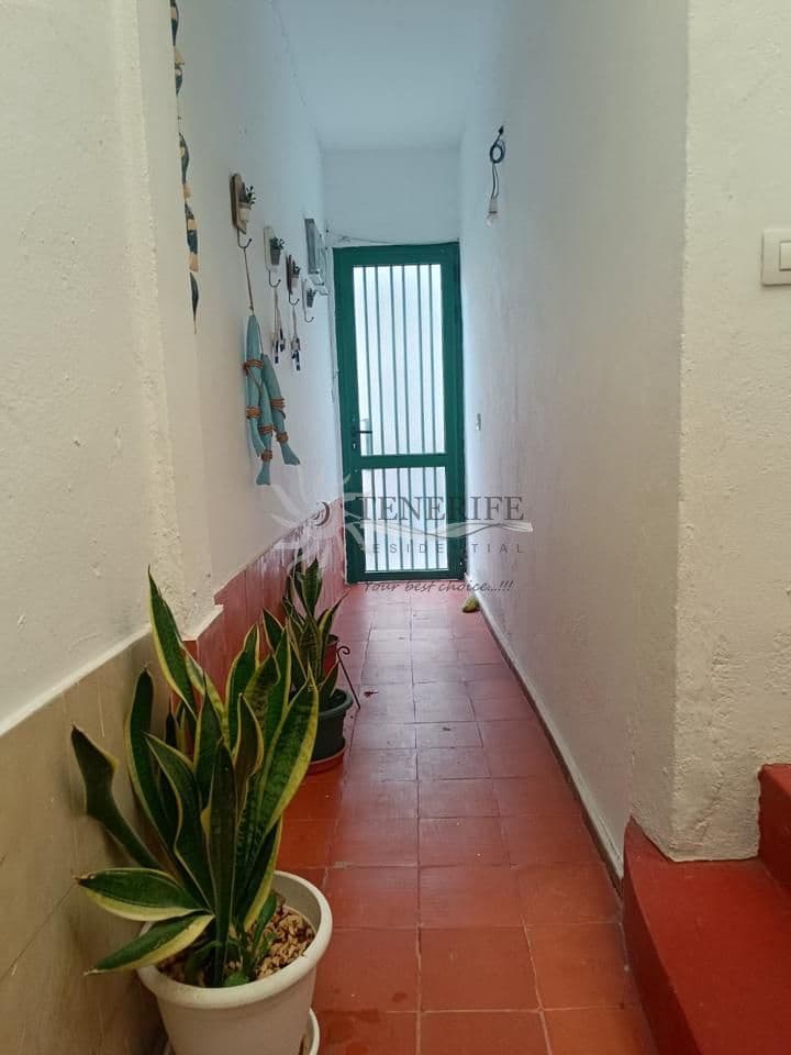 6 bedroom Villa for sale in Alcala - € 355,000 (Ref: 9459380)