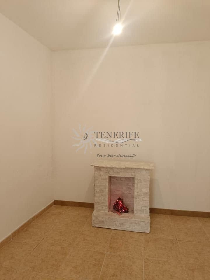 6 bedroom Villa for sale in Alcala - € 355,000 (Ref: 9459380)