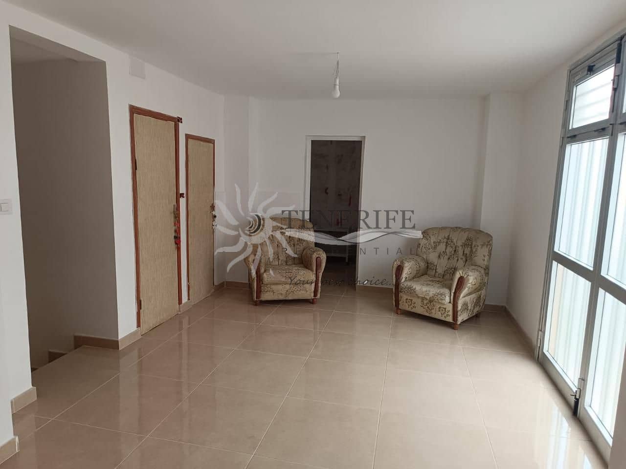 6 bedroom Villa for sale in Alcala - € 355,000 (Ref: 9459380)