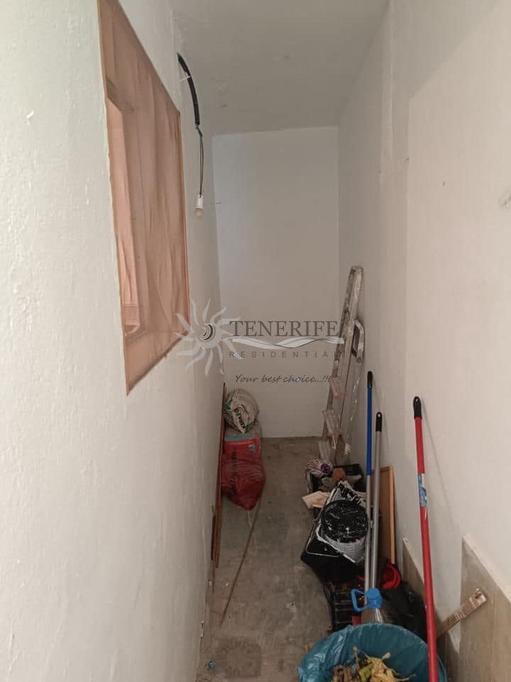 6 bedroom Villa for sale in Alcala - € 355,000 (Ref: 9459380)