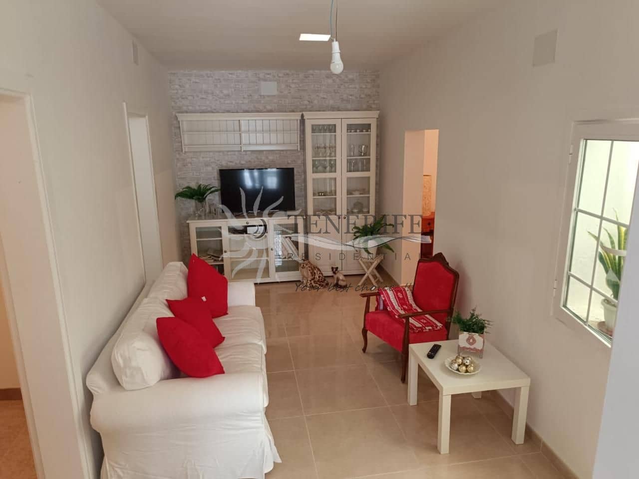 6 bedroom Villa for sale in Alcala - € 355,000 (Ref: 9459380)