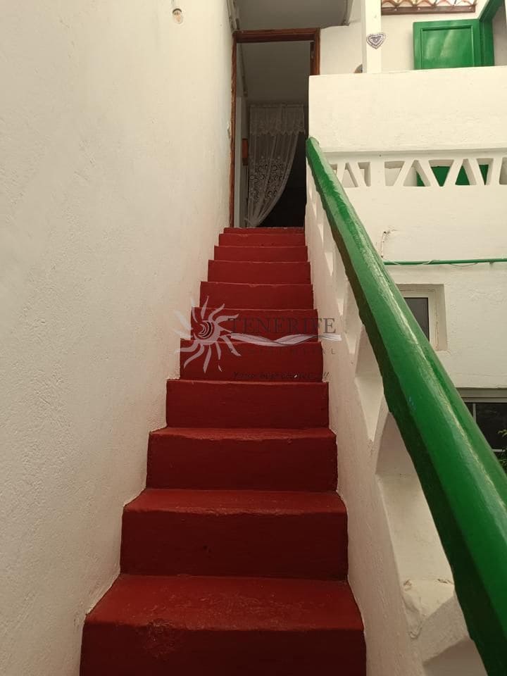 6 bedroom Villa for sale in Alcala - € 355,000 (Ref: 9459380)