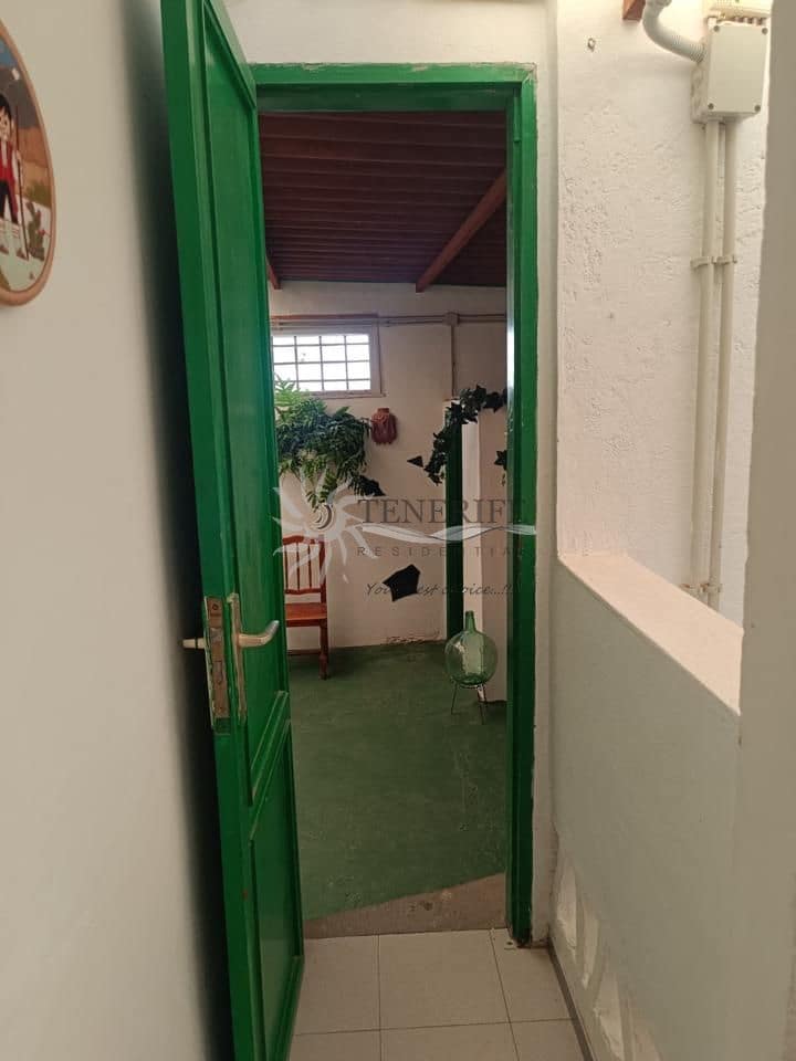 6 bedroom Villa for sale in Alcala - € 355,000 (Ref: 9459380)