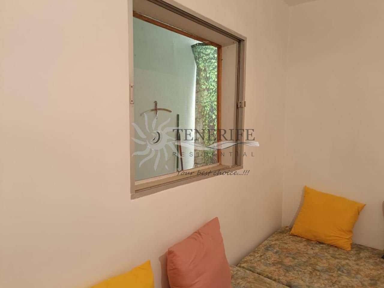 6 bedroom Villa for sale in Alcala - € 355,000 (Ref: 9459380)