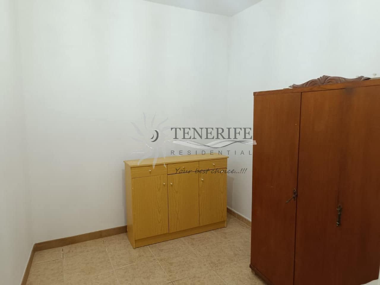 6 bedroom Villa for sale in Alcala - € 355,000 (Ref: 9459380)