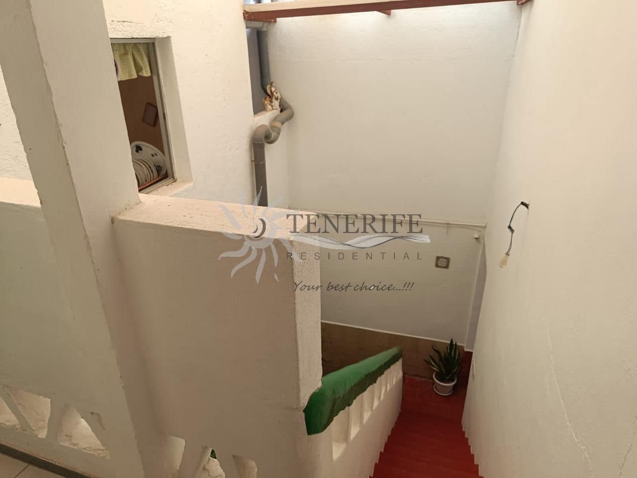 6 bedroom Villa for sale in Alcala - € 355,000 (Ref: 9459380)