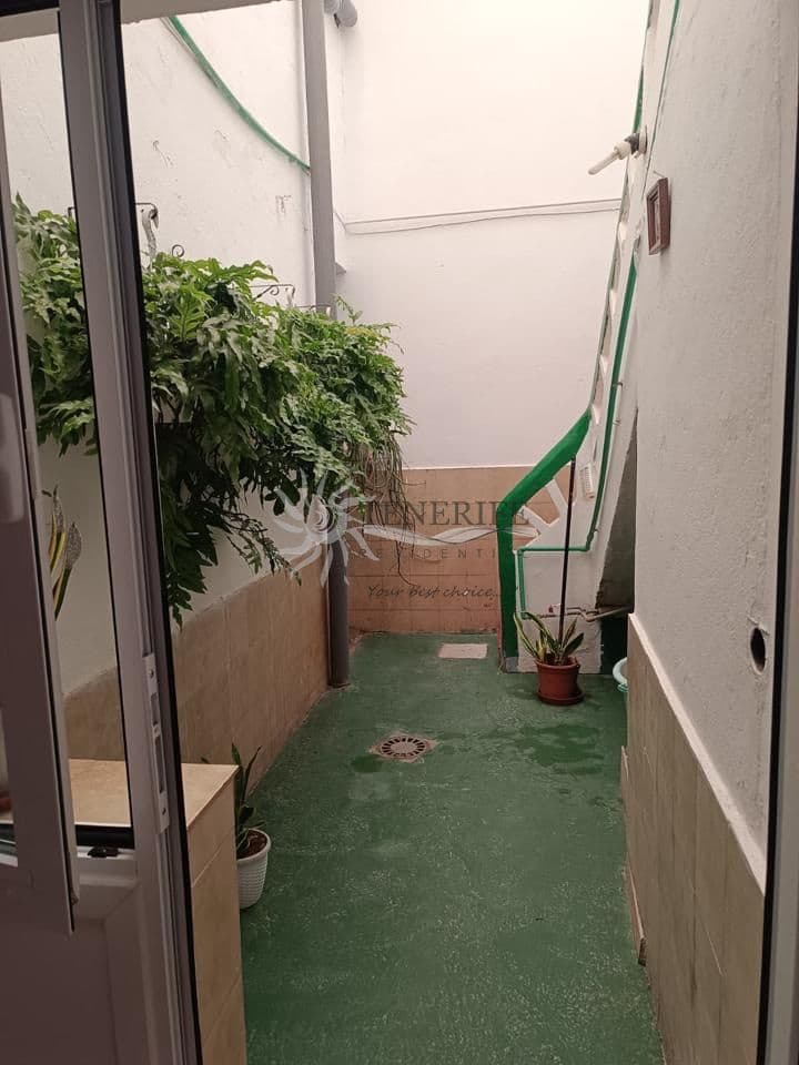 6 bedroom Villa for sale in Alcala - € 355,000 (Ref: 9459380)