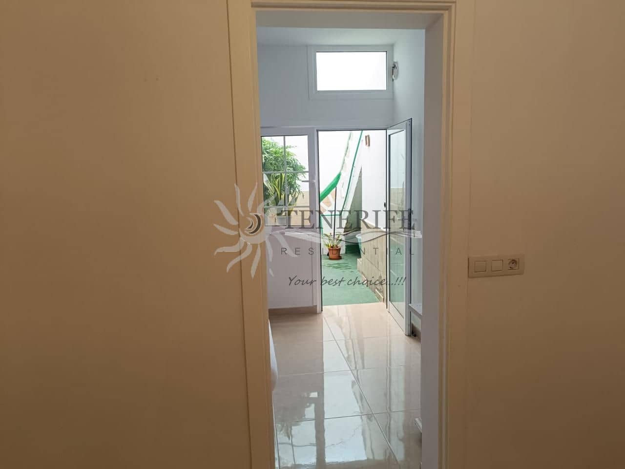 6 bedroom Villa for sale in Alcala - € 355,000 (Ref: 9459380)