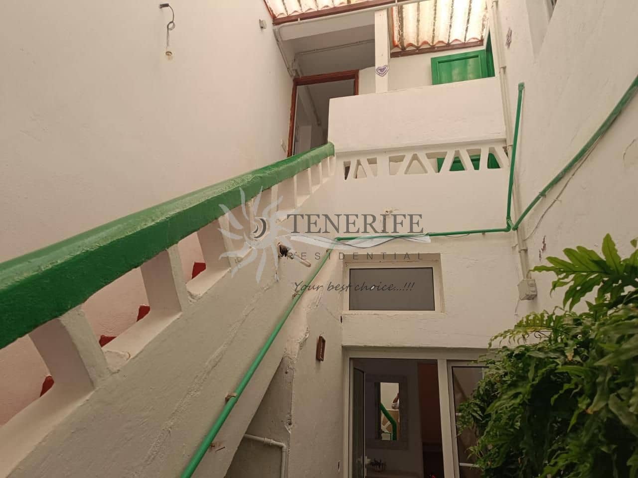 6 bedroom Villa for sale in Alcala - € 355,000 (Ref: 9459380)