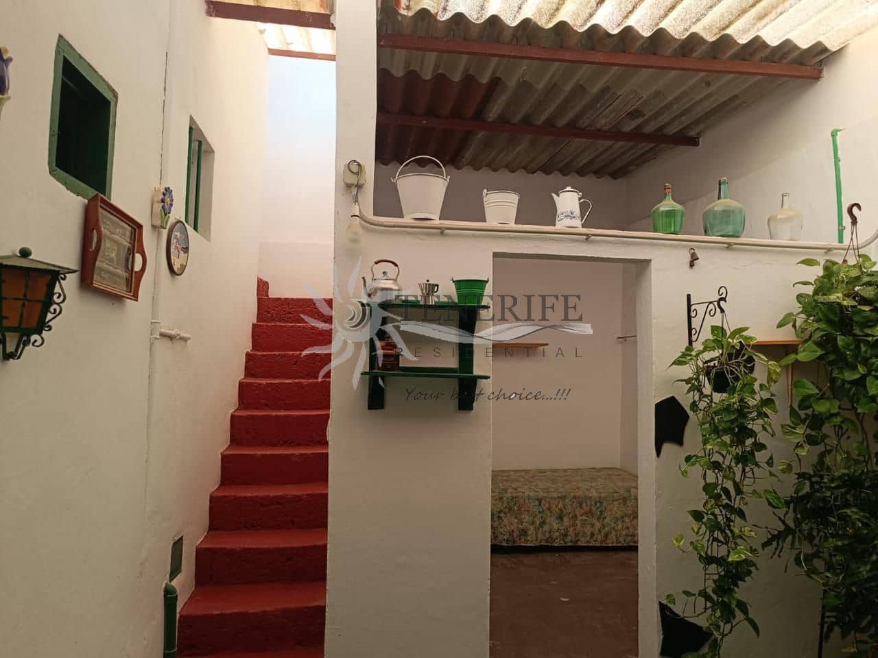 6 bedroom Villa for sale in Alcala - € 355,000 (Ref: 9459380)