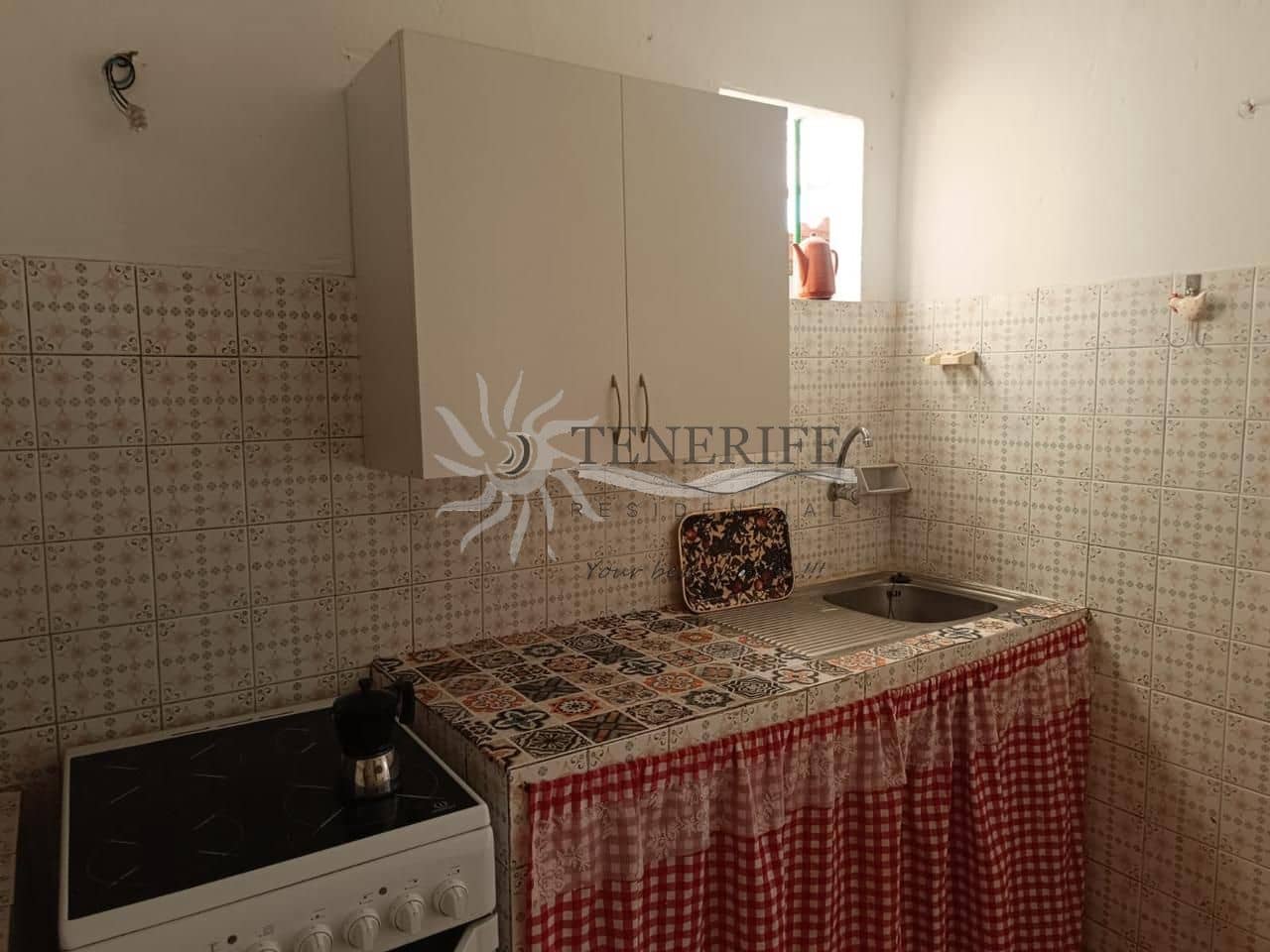 6 bedroom Villa for sale in Alcala - € 355,000 (Ref: 9459380)