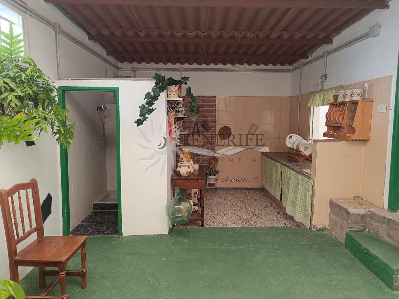 6 bedroom Villa for sale in Alcala - € 355,000 (Ref: 9459380)