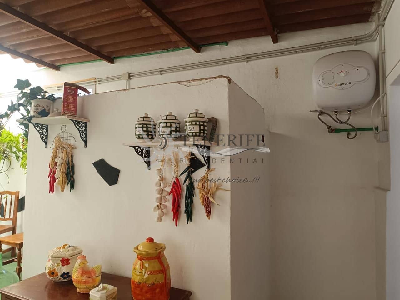 6 bedroom Villa for sale in Alcala - € 355,000 (Ref: 9459380)