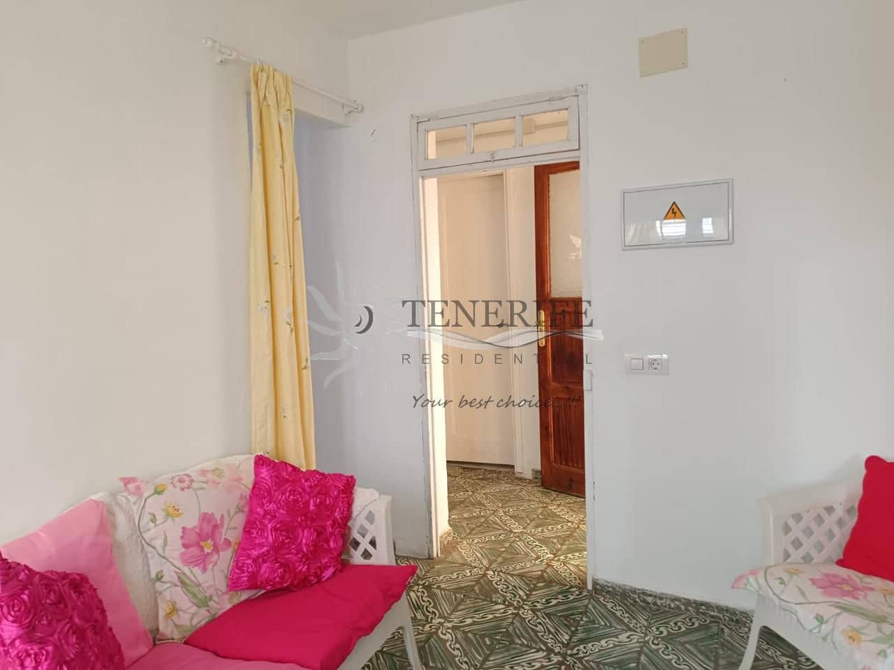 6 bedroom Villa for sale in Alcala - € 355,000 (Ref: 9459380)