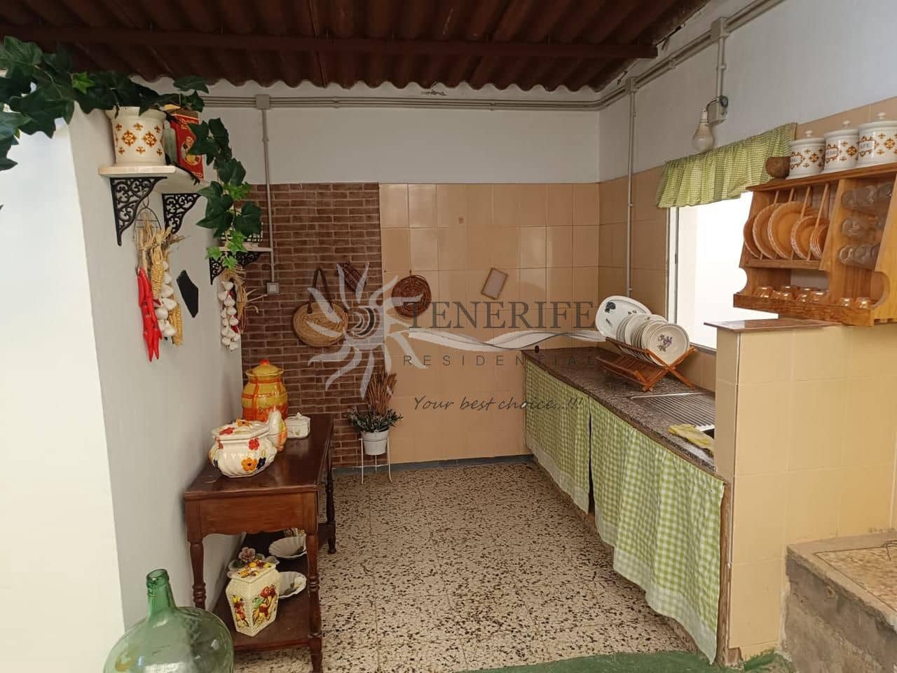 6 bedroom Villa for sale in Alcala - € 355,000 (Ref: 9459380)