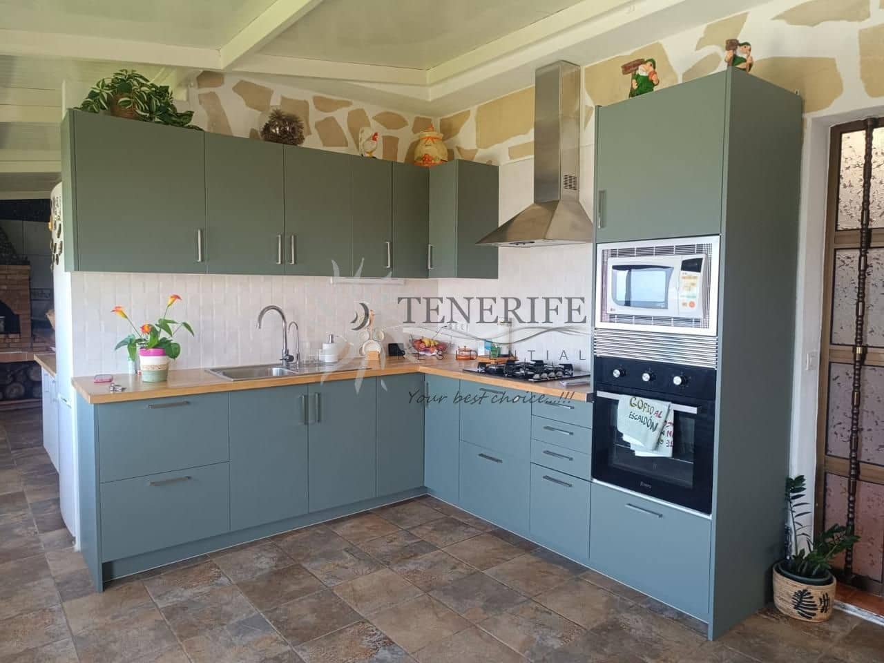 3 bedroom Finca/Country House for sale in Guia de Isora with pool garage - € 950,000 (Ref: 9459383)