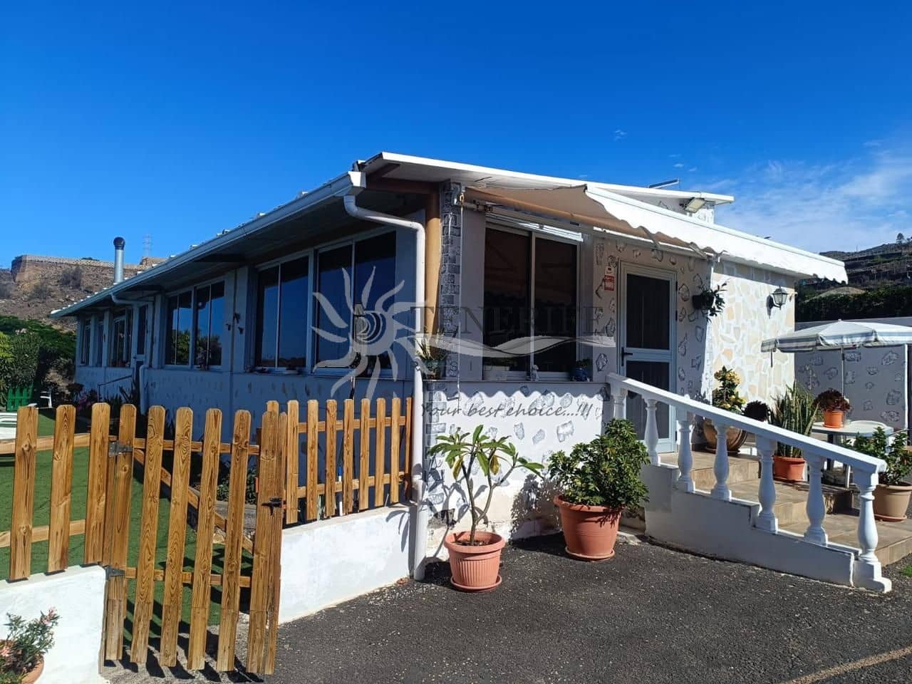 3 slaapkamer Villa te koop in Guia de Isora met zwembad garage - € 950.000 (Ref: 9459383)