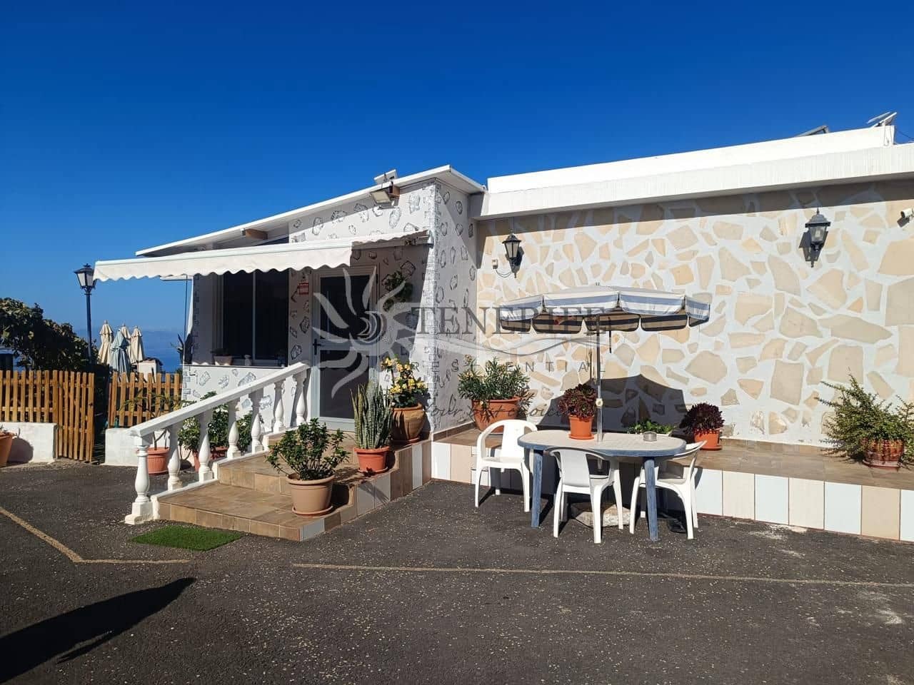 3 slaapkamer Villa te koop in Guia de Isora met zwembad garage - € 950.000 (Ref: 9459383)