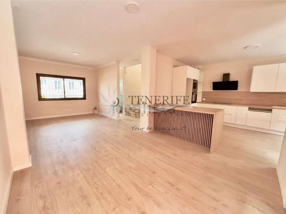 4 bedroom Townhouse for sale in Adeje with pool garage - € 559,000 (Ref: 9459385)