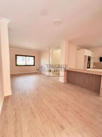 4 soverom Hus til salgs i Casco Urbano, Adeje med svømmebasseng garasje - € 559 000 (Ref: 9459385)