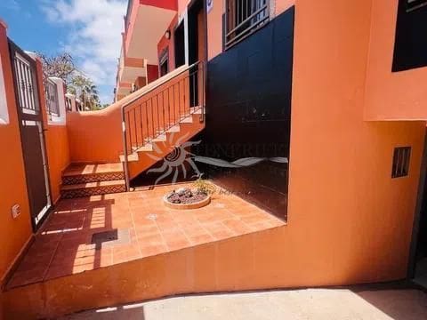 4 soverom Hus til salgs i Casco Urbano, Adeje med svømmebasseng garasje - € 559 000 (Ref: 9459385)