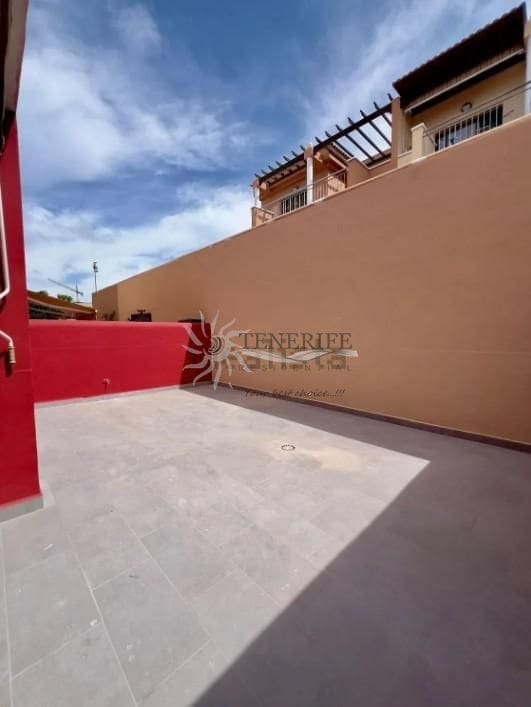 4 bedroom Townhouse for sale in Adeje with pool garage - € 559,000 (Ref: 9459385)