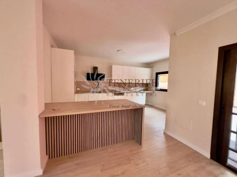 4 bedroom Townhouse for sale in Adeje with pool garage - € 559,000 (Ref: 9459385)