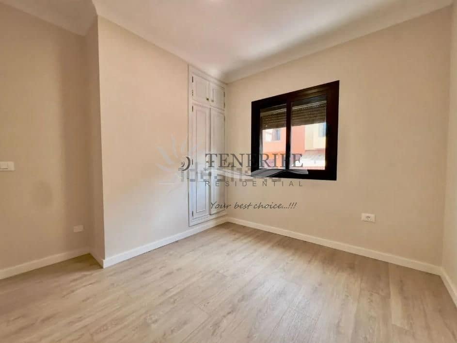 4 bedroom Townhouse for sale in Adeje with pool garage - € 559,000 (Ref: 9459385)