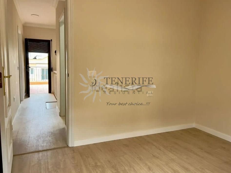 4 bedroom Townhouse for sale in Adeje with pool garage - € 559,000 (Ref: 9459385)