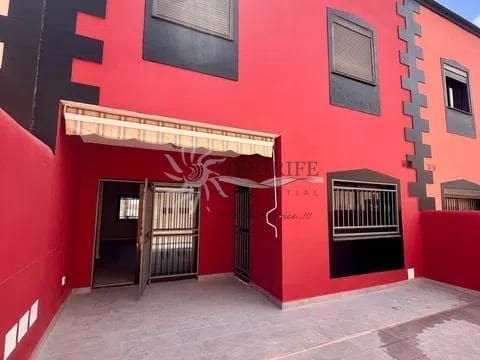 4 bedroom Townhouse for sale in Adeje with pool garage - € 559,000 (Ref: 9459385)