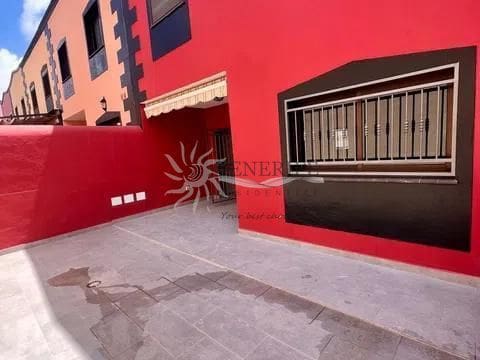 4 bedroom Townhouse for sale in Adeje with pool garage - € 559,000 (Ref: 9459385)