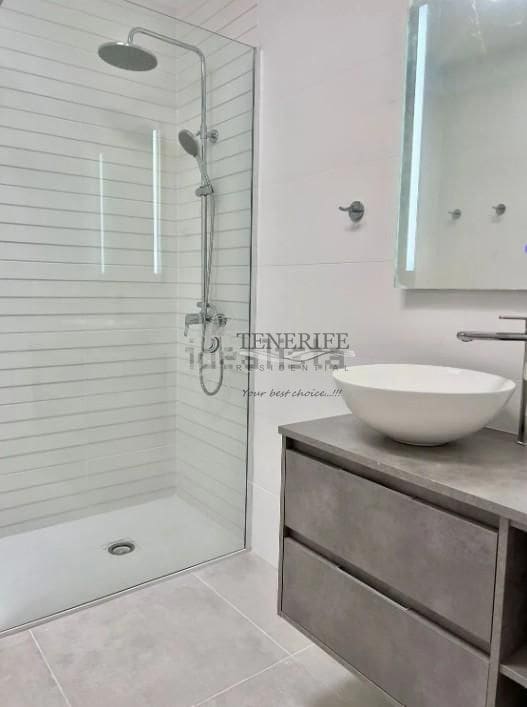 4 bedroom Townhouse for sale in Adeje with pool garage - € 559,000 (Ref: 9459385)