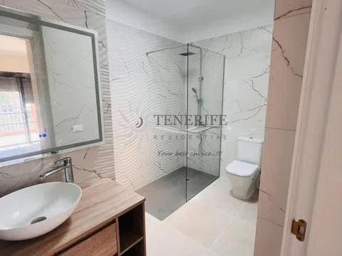 4 bedroom Townhouse for sale in Adeje with pool garage - € 559,000 (Ref: 9459385)