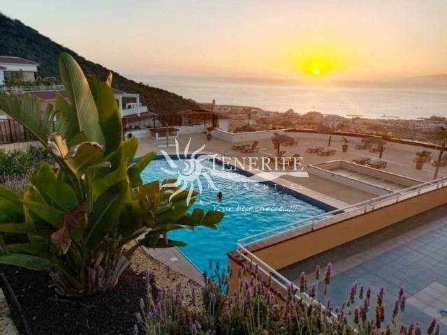 2 bedroom Flat for sale in Adeje with garage - € 425,000 (Ref: 9459387)