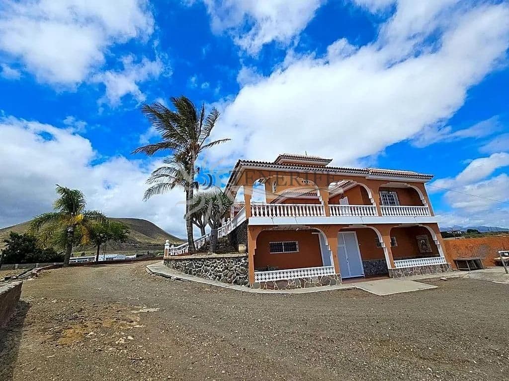 3 bedroom Finca/Country House for sale in Granadilla de Abona - € 1,300,000 (Ref: 9459389)