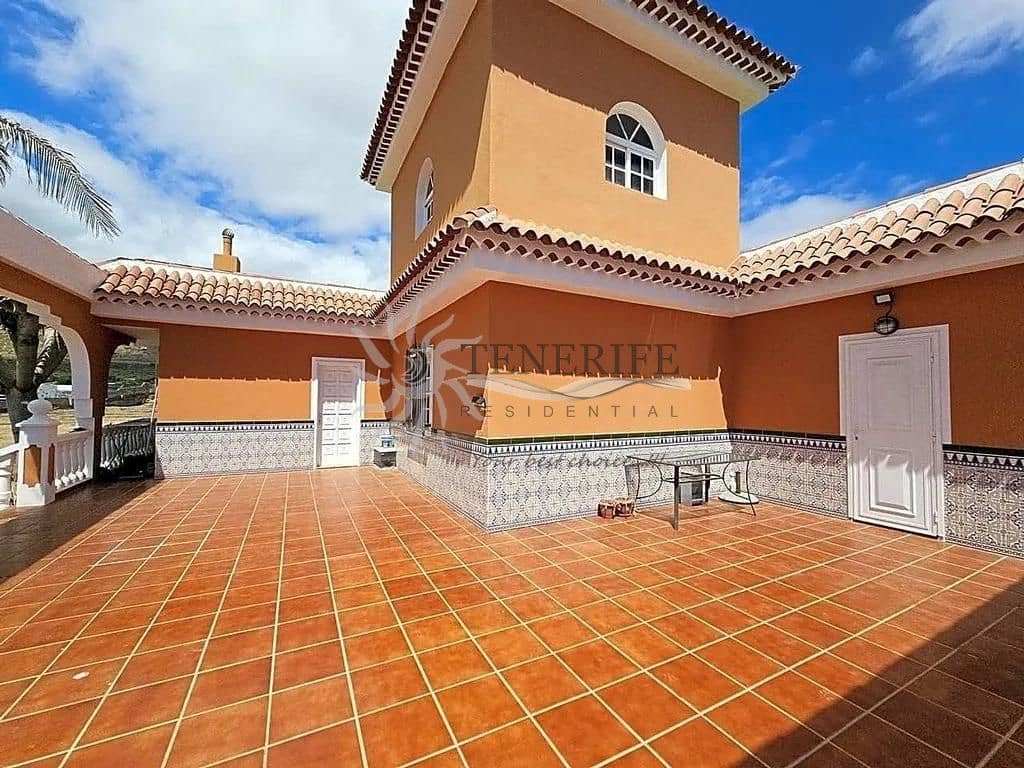 3 bedroom Finca/Country House for sale in Granadilla de Abona - € 1,300,000 (Ref: 9459389)