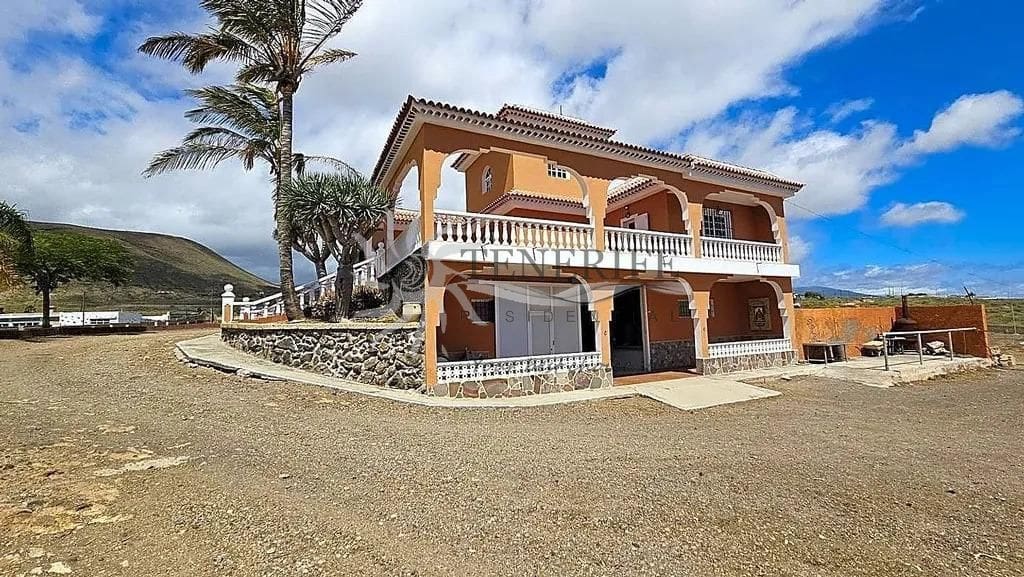 3 bedroom Finca/Country House for sale in Granadilla de Abona - € 1,300,000 (Ref: 9459389)