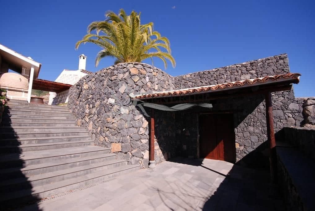 2 bedroom Finca/Country House for sale in Granadilla de Abona - € 425,000 (Ref: 9459390)