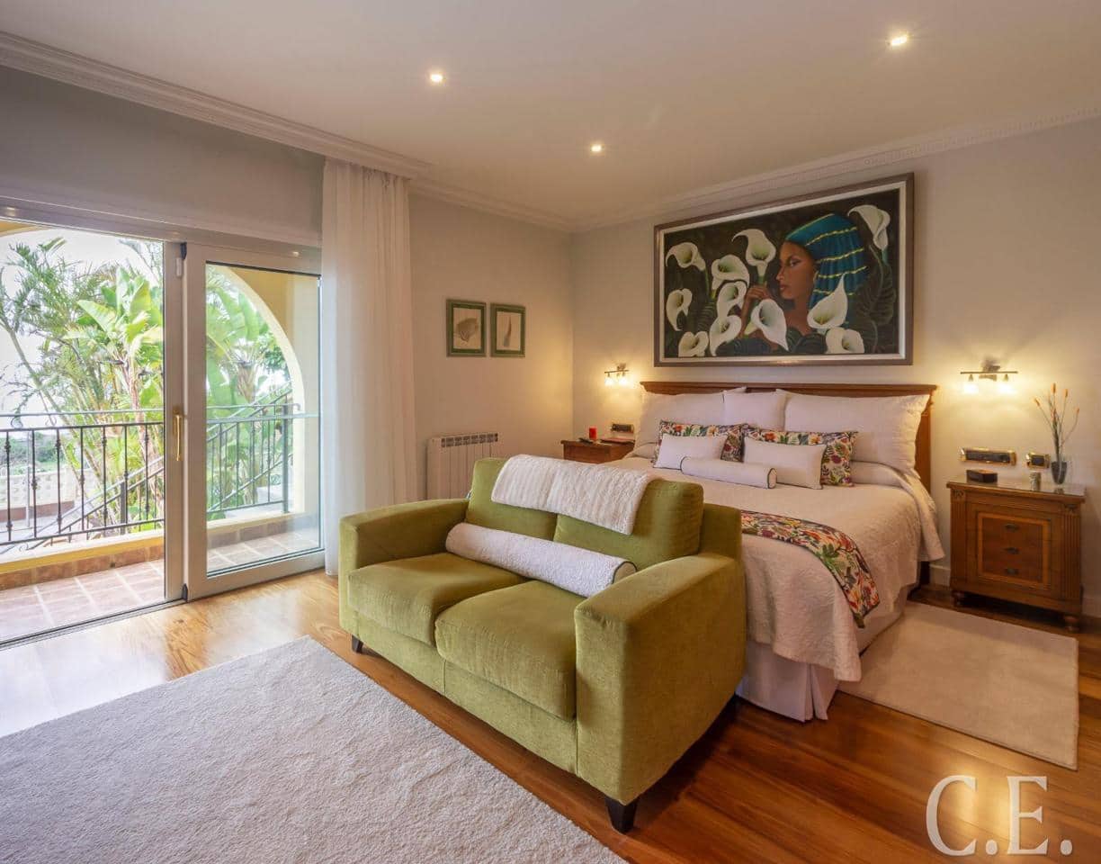 5 soverom Villa til salgs i San Miguel de Abona med svømmebasseng garasje - € 980 000 (Ref: 9459396)