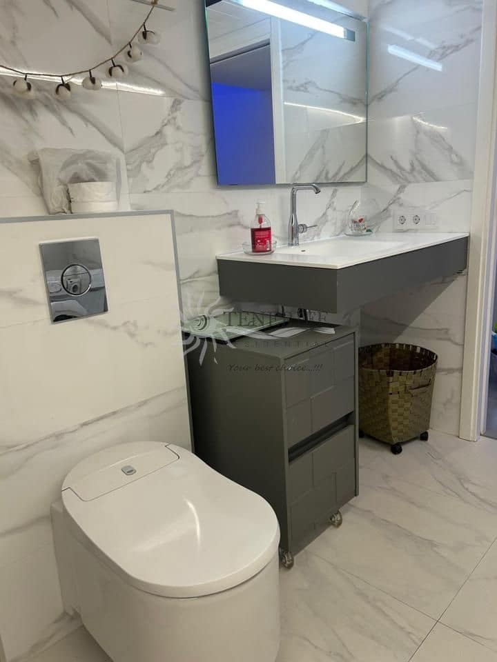 2 bedroom Flat for sale in Los Cristianos - € 359,000 (Ref: 9459399)