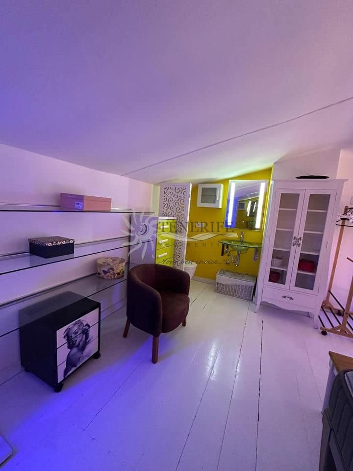 2 bedroom Flat for sale in Los Cristianos - € 359,000 (Ref: 9459399)