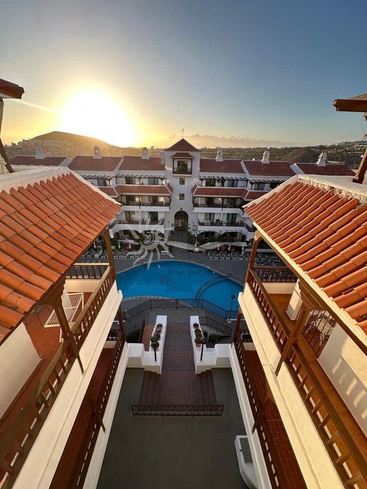 2 bedroom Flat for sale in Los Cristianos - € 359,000 (Ref: 9459399)